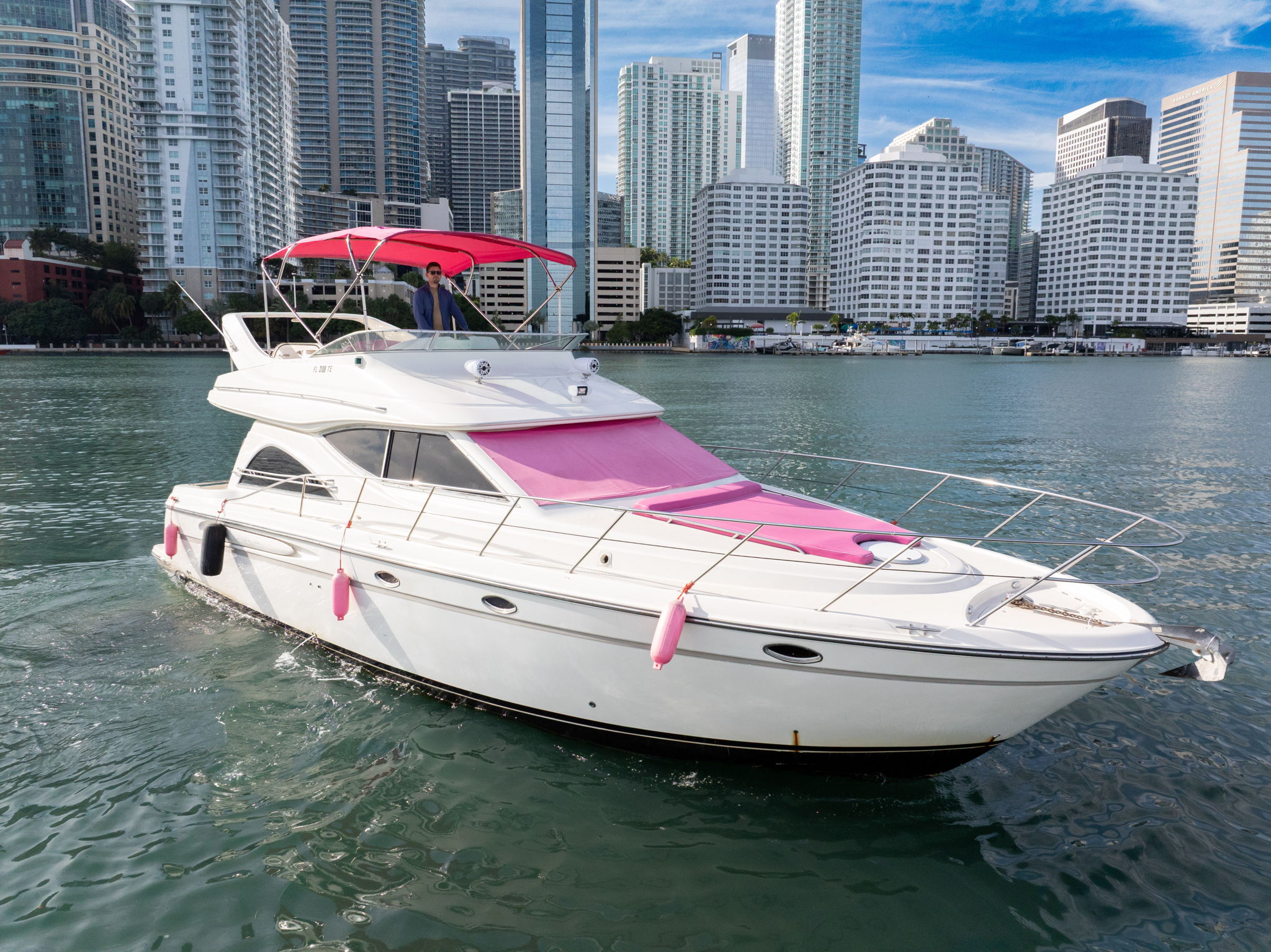 50' Hello Kitty white and pink yacht detail photo in Miami