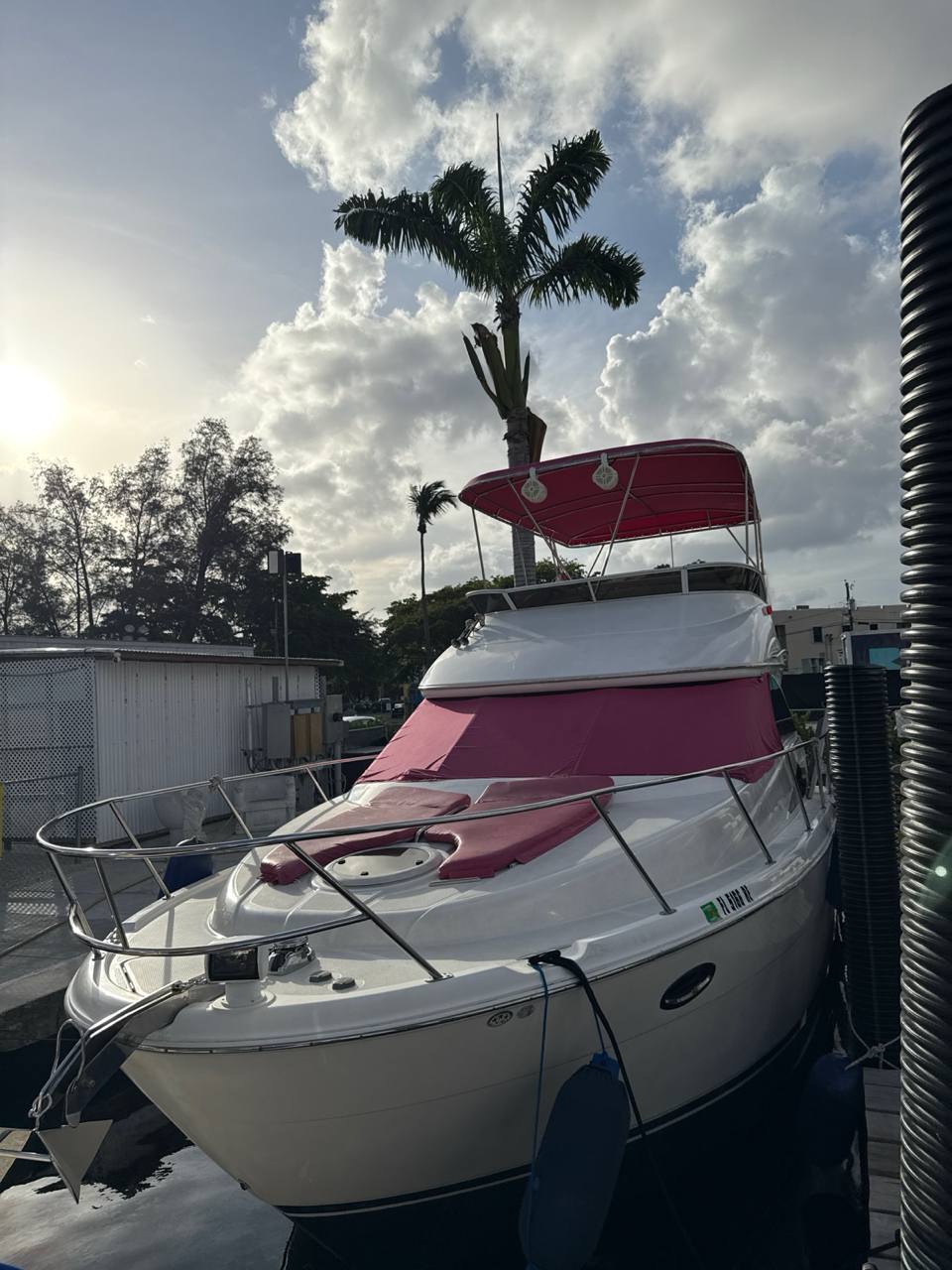 40' Meridian private yacht for Miami sunset and sandbar charters